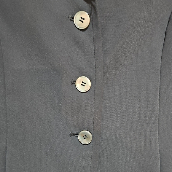 Kasper Women's Elegant Black Suit Jacket - Picture 4 of 6